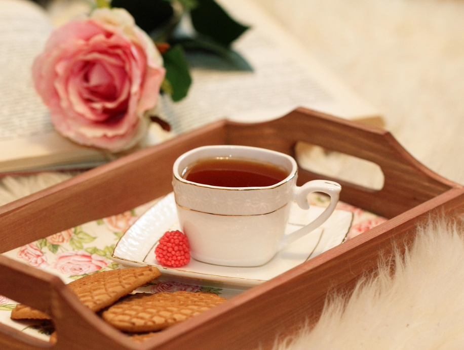 Valentine's Day tea gift box main image